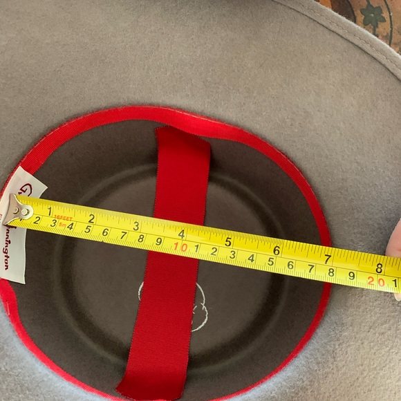 Never worn grey cashmere and wool hat. Gwenn Pennington design - Picture 7 of 8